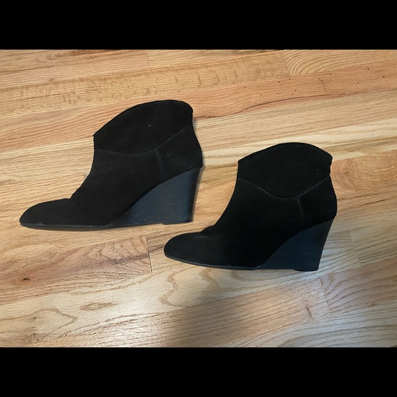 Aldo Black Wedge Booties Suede Good Used 8.5 - Picture 2 of 4
